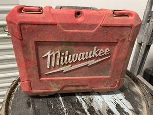 lot 70 image: Milwaukee Red Heavy-Duty Tool Case