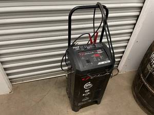 lot 72 image: Schumacher High Performance Battery ChargerEngine Starter