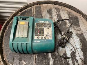 lot 154 image: Makita DC18RA T Fast Charger for Ni-MH & Li-ion Batteries 7.2-18V
