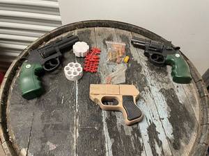 lot 155 image: Set of 3 Toy Cap Guns with Accessories