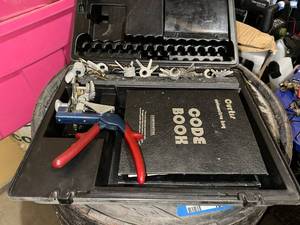 lot 184 image: Curtis Automotive Key Cutting Kit with Codebooks