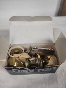 lot 253 image: Dexter Passage Door Knob Set in Polished Brass Finish