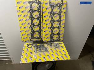 lot 189 image: Complete Engine Gasket Set with Head Gaskets and Seals