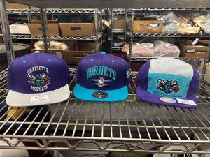 lot 212 image: Set of 3 Charlotte Hornets Vintage Mitchell & Ness Snapback Caps