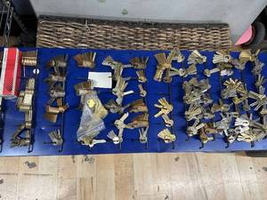 lot 241 image: Vintage Brass and Metal Keys Assortment Collection