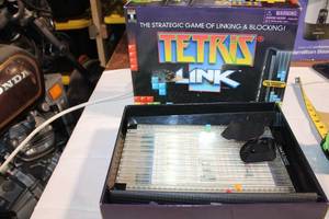 lot 5 image: Tetris Link Board Game with Original Box and Pieces