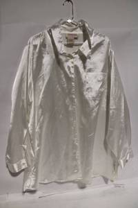 lot 24 image: Venezia White Polyester Shirt Style 30-9065-9