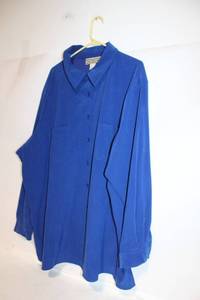 lot 27 image: August Max Woman Blue Oversized Blouse
