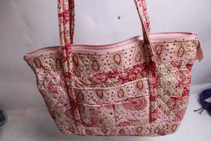 lot 32 image: Quilted Pink Paisley Tote Bag