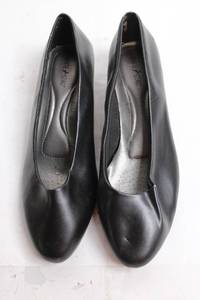 lot 44 image: White Stag Black Womens Dress Shoes Size 10W