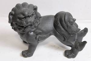 lot 52 image: Decorative Guardian Lion Statue - 12 Inch Black Finish