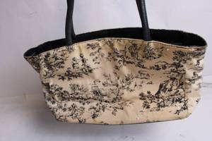 lot 59 image: Canvas Tote Bag with Black and Beige Toile Print