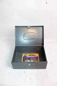 lot 65 image: Steelmaster File Box with Minnesota Vikings Card
