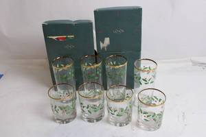 lot 69 image: Set of 8 Lenox Holiday Glasses with Holly and Berry Design