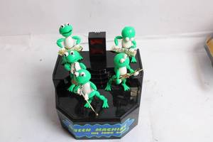 lot 71 image: Green Machine Frog Band Animated Musical Display