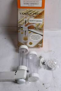 lot 81 image: La Patisserie Cookie Press and Decorating Set