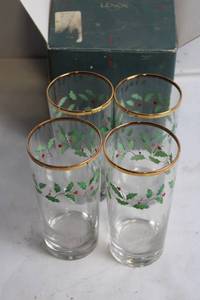 lot 92 image: Set of 4 Lenox Holiday Highball Glasses with Gold Trim