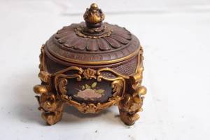 lot 118 image: Vintage Ornate Ceramic Trinket Box with Floral Design