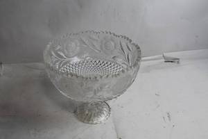 lot 123 image: Ornate Cut Glass Crystal Pedestal Bowl
