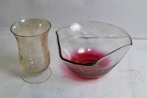 lot 126 image: Elegant Glass Vase and Bowl with Pink Gradient