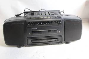 lot 145 image: Magnavox Turbo Bass Boombox Cassette AMFM Radio