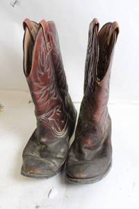 lot 148 image: Used Leather Cowboy Boots with Detailed Stitching