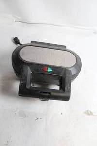 lot 149 image: Wolfgang Puck Electric Pie Maker