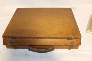 lot 174 image: Vintage Grumbacher Wooden Artist Paint Box with Compartments