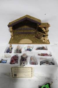 lot 175 image: Nativity Scene with 10 Figurines and Stable