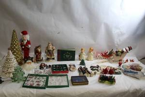 lot 179 image: Collection of Christmas Decorations and Ornaments
