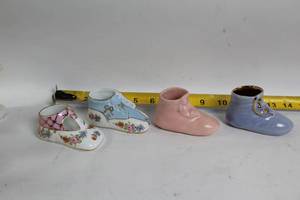 lot 203 image: Set of 4 Vintage Ceramic Baby Shoe Planters with Floral Design