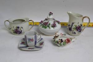 lot 207 image: Collection of Vintage Japanese Porcelain Items