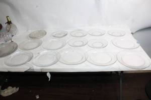 lot 283 image: Set of 15 Assorted Glass Plates