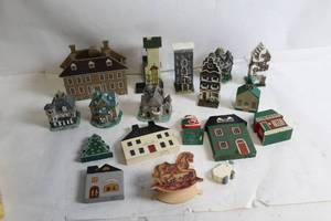 lot 287 image: Collection of 19 Miniature Decorative Houses and Holiday Figures
