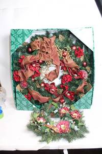 lot 289 image: Festive Holiday Wreath and Floral Garland Set
