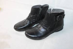 lot 3 image: Womens Natural Tahoe Black Ankle Boots Size 8M