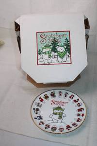 lot A-18 image: Marshall Fields Santabear 2005 Limited Edition Collector Plate