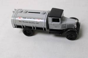 lot 23 image: Mobil Oil Diecast Model Truck Collectible