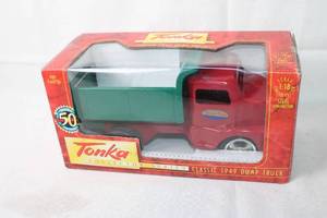 lot 24 image: Tonka Collector Series Classic 1949 Dump Truck - Scale 118