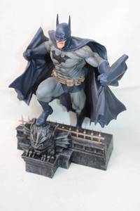 lot A-25 image: DC Collectibles Batman Gallery Diorama Statue