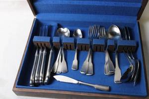 lot 29 image: Set of Vintage Stainless Steel Cutlery in Wooden Box