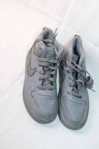 lot 32 image: Pair of Nike High Top Sneakers Grey EU 38.5 US 5.5Y