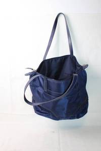 lot 38 image: Navy Blue Large Tote Bag with Double Handles