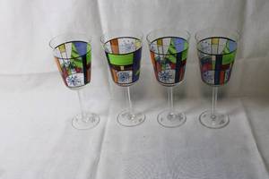lot 58 image: Set of 4 Pfaltzgraff Mondrian Christmas Wine Glasses