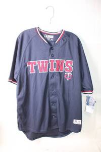 lot 59 image: Minnesota Twins Baseball Jersey - Large Size