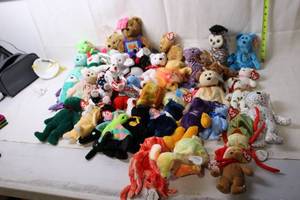 lot 86 image: Collection of 40 Assorted Beanie Babies and Plush Toys