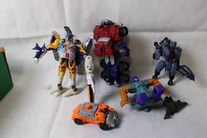 lot 89 image: Collection of 6 Vintage Transformer Action Figures