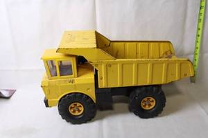 lot 94 image: Vintage Yellow Metal Dump Truck Toy