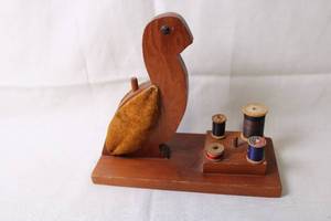 lot 98 image: Vintage Wooden Bird Sewing Thread Holder with Pincushion