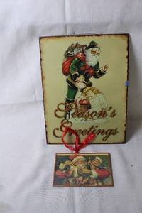 lot 102 image: Vintage Santa Christmas Wall Decor with Gift Tag